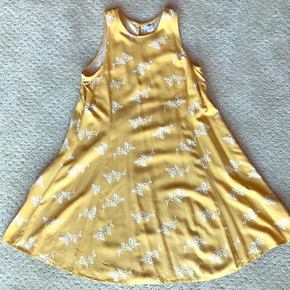 Cute yellow patterned dress